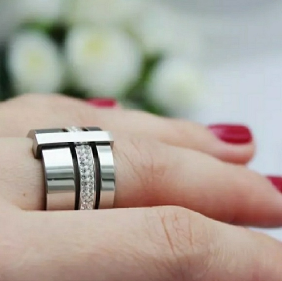 NWT Stainless Steel Ring Size 6 - Picture 5 of 8